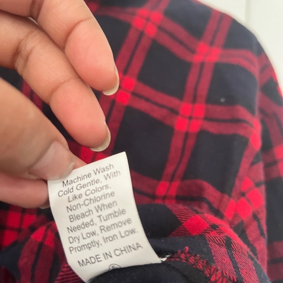 Red and black Plaid crop button down - Picture 4 of 6